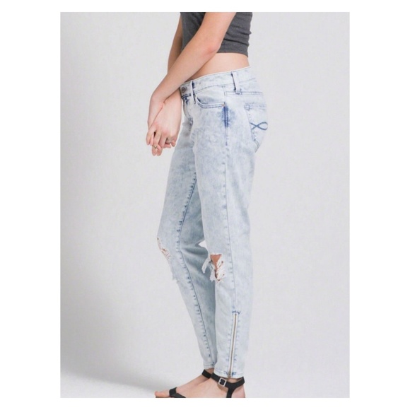 NWOT Abercrombie A&F Allie Boyfriend acid jeans - Picture 2 of 4